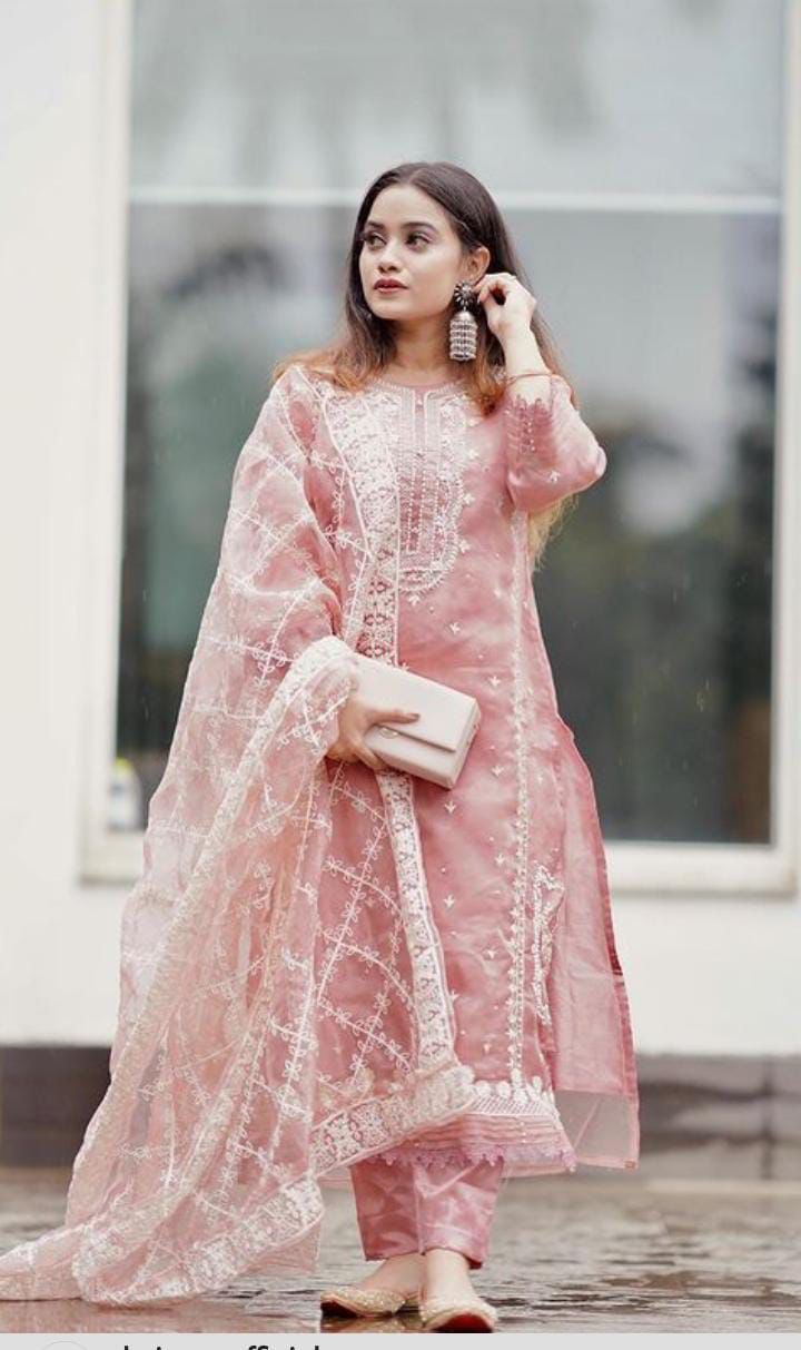 Faiza Saqlain Luxuxy Organza Dress Design No : 1539 – Eastern Fashion