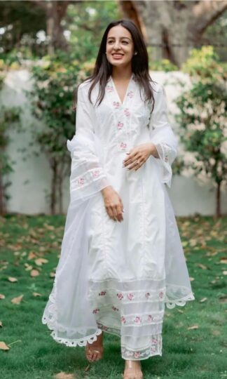 THE LIBAS COLLECTION NSR 638 WHITE CUT WORK BORDER KURTI AT BEST PRICETHE LIBAS COLLECTION NSR 638 WHITE CUT WORK BORDER KURTI AT BEST PRICE