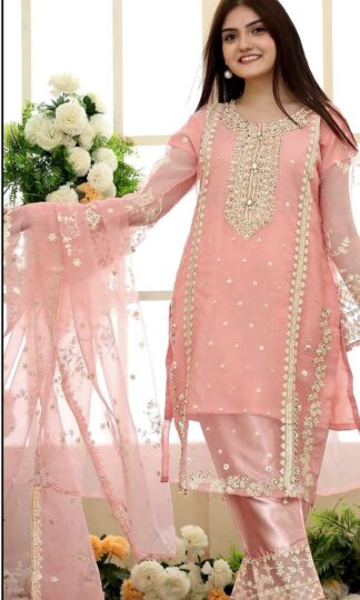 SAYA FASHION 002 E WHOLESALER OF PAKISTANI SUITSSAYA FASHION 002 E WHOLESALER OF PAKISTANI SUITS