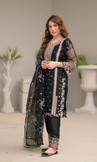 THE LIBAS COLLECTION BE 103 BLACK SUIT WITH WORK PLAZO AND WORK DUPATTATHE LIBAS COLLECTION BE 103 BLACK SUIT WITH WORK PLAZO AND WORK DUPATTA