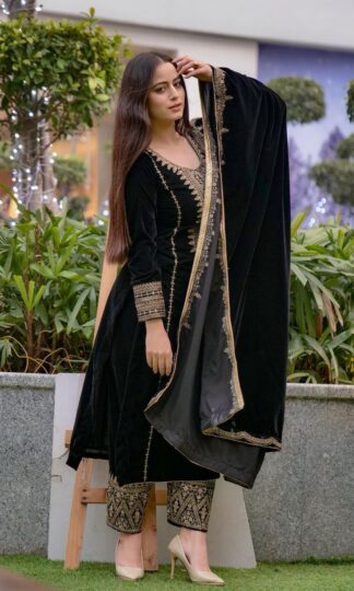 THE LIBAS SRK 5017 BLACK VELVET PAKISTANI SUITS FOR WINTERTHE LIBAS SRK 5017 BLACK VELVET PAKISTANI SUITS FOR WINTER (1)