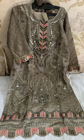 READYMADE PAKISTANI SUITS WHOLESALER IN SURATREADYMADE PAKISTANI SUITS WHOLESALER IN SURAT