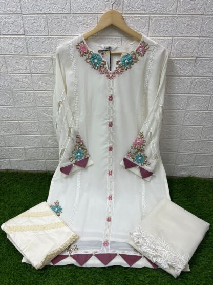 LAXURIA TRENDZ 1450 READYMADE PAKISTANI KURTI WITH PRICE