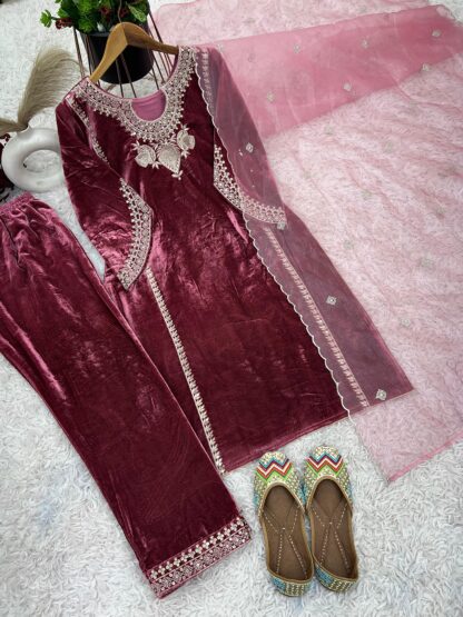 SSR 398 SALWAR KAMEEZ FOR WINTER PAKISTANI SUITS BEST PRICE, SALWAR KAMEEZ WHOLESALER, SSR 398 SALWAR KAMEEZ FOR WINTER  ZIAAZ DESIGNER