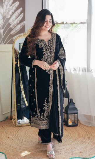 SSR 399 VELVET PAKISTANI SUITS MANUFACTURERSSR 399 VELVET PAKISTANI SUITS MANUFACTURER