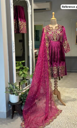 LC 1329 VELVET SUITS WHOLESALER SURATLC 1329 VELVET SUITS WHOLESALER SURAT