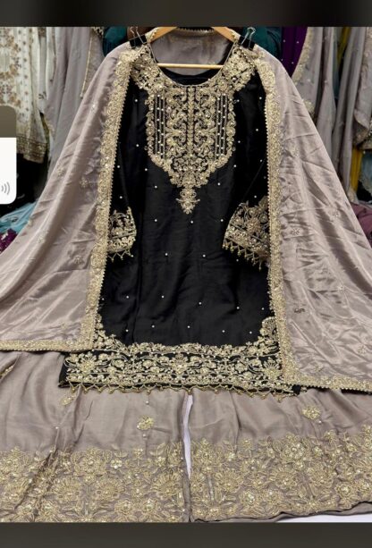 PAKISTANI SALWAR SUITS IN SURAT ONLINE