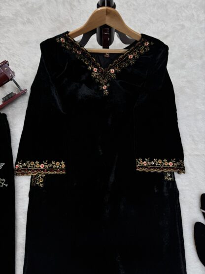 THE LIBAS COLLECTION 5810 VISCOSE VELVET PARTY WEAR SALWAR SUITS ONLINE BEST QUALITY PAKISTANI SUITS, ONLINE SHOPPING SUITS, PAKISTANI SALWAR KAMEEZ, PAKISTANI SUITS AT MANUFACTURER PRICE, PAKISTANI SUITS BEST PRICE, PAKISTANI SUITS IN SURAT, PAKISTANI SUITS ONLINE SHOPPING, THE LIBAS COLLECTION 5810 VISCOSE VELVET  READYMADE KURTI, Salwar Kameez, Single, Suits, THE LIBAS COLLECTION