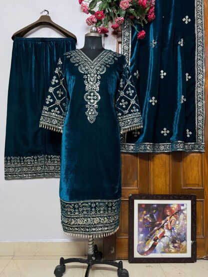 LC 1333 HEAVY VELVET KURTA & PANT 3-PIS SET ONLINE - Image 2