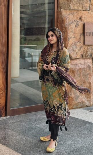 ALZOHAIB AZ 1157 PAKISTANI SUITS LATEST DESIGN 2025ALZOHAIB AZ 1157 PAKISTANI SUITS LATEST DESIGN 2025