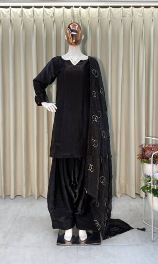 BE 341 FARSI BLACK SUIT FENDI SILK TOP AND PANT WITH DUPATTA WITH PRICEBE 341 FARSI BLACK SUIT FENDI SILK TOP AND PANT WITH DUPATTA WITH PRICE