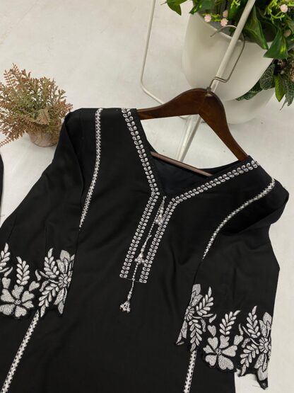 BE 353 EMBROIDERY WORK SALWAR SUITS ONLINE WHOLESALE - Image 4
