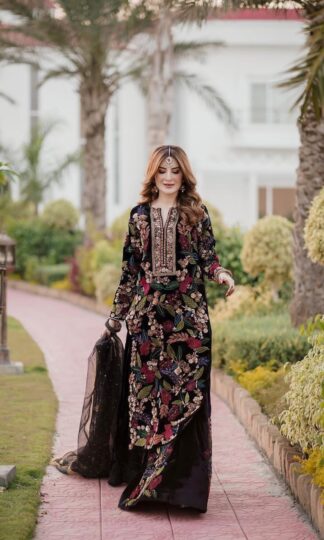 AD061 VELVET TOP LEHENGA & DUPATTA SET ONLINE WHOLESALEAD061 VELVET TOP LEHENGA & DUPATTA SET ONLINE WHOLESALE