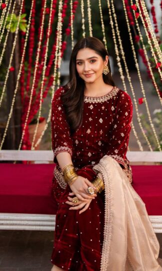 KD 1536 PAKISTANI VELVET SUITS AT MANUFACTURERING PRICEKD 1536 PAKISTANI VELVET SUITS AT MANUFACTURERING PRICE