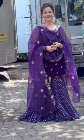 MF 486 VELVET PAKISTANI DRESSESMF 486 VELVET PAKISTANI DRESSES