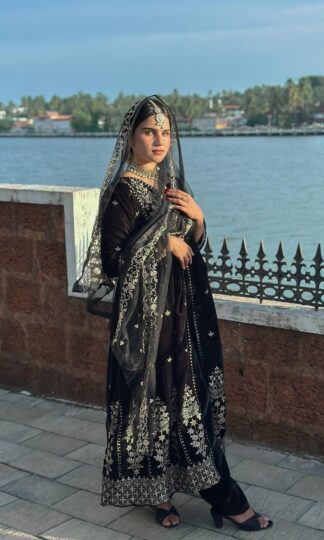 LC 1100 ANARKALI VELVET DESIGNER GOWN SET ONLINELC 1100 ANARKALI VELVET DESIGNER GOWN SET ONLINE