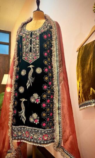 LC 1416 HEAVY PAKISTANI VELVET SUITS FOR WINTERLC 1416 HEAVY PAKISTANI VELVET SUITS FOR WINTER