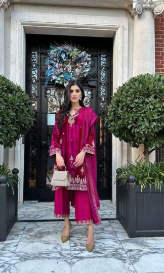 LC 1426 VELVET SUITS MANUFACTURER IN LUDHIANALC 1426 VELVET SUITS MANUFACTURER IN LUDHIANA