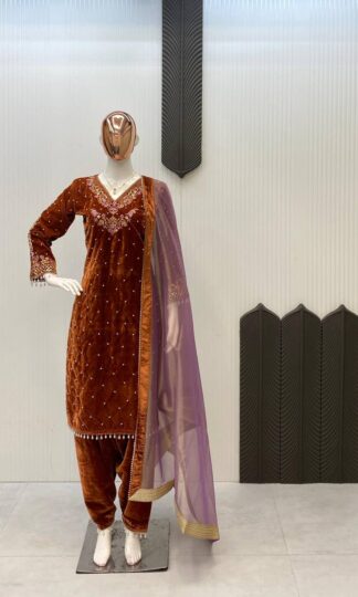 LG 2039 READYMADE VELVET SUITS WHOLESALER IN INDIALG 2039 READYMADE VELVET SUITS WHOLESALER IN INDIA