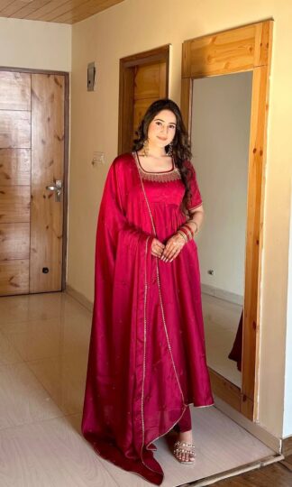 ZF 427 RED PARTY WEAR GOWN SET WHOLESALE PRICEZF 427 RED PARTY WEAR GOWN SET WHOLESALE PRICE
