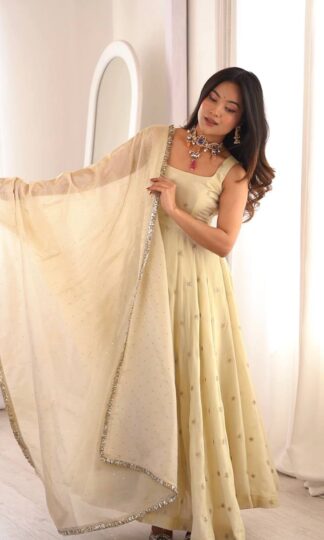 SRK 5325 OFF WHITE ANARKALI GOWN WHOLESALE SUPPLIERSRK 5325 OFF WHITE ANARKALI GOWN WHOLESALE SUPPLIER
