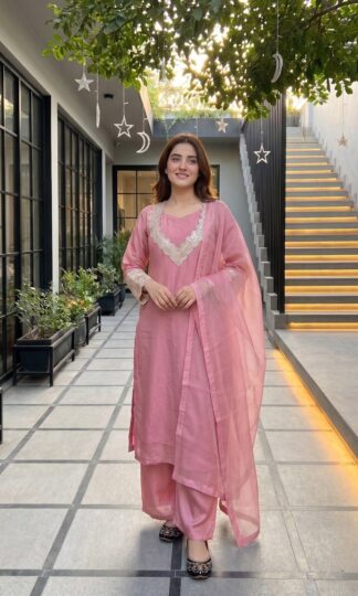 DHANI BOUTIQUE DB 40 PAKISTANI TOP BOTTOM SUITS ONLINE WHOLESALEDHANI BOUTIQUE DB 40 PAKISTANI TOP BOTTOM SUITS ONLINE WHOLESALE