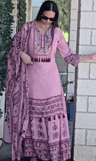 AC 7083 PREMIUM PAKISTANI SALWAR KAMEEZ WHOLESALEAC 7083 PREMIUM PAKISTANI SALWAR KAMEEZ WHOLESALE