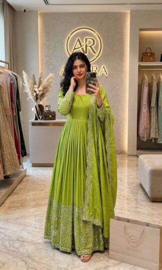 FD 801 LUXURY WEDDING WEAR GOWN FOR WOMENFD 801 LUXURY WEDDING WEAR GOWN FOR WOMEN