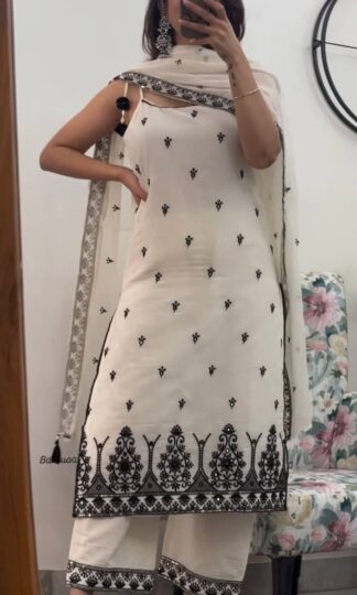 MF 476 PAKISTANI KURTI MANUFACTURER SURATMF 476 PAKISTANI KURTI MANUFACTURER SURAT