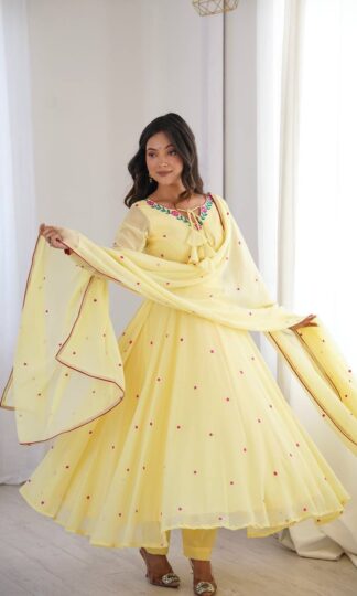 SP 82 PAKISTANI ANARAKLI SUITS AT BEST PRICESP 82 PAKISTANI ANARAKLI SUITS AT BEST PRICE