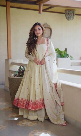 SRK 5360 DESIGNER INDIAN GOWN WHOLESALER IN SURATSRK 5360 DESIGNER INDIAN GOWN WHOLESALER IN SURAT