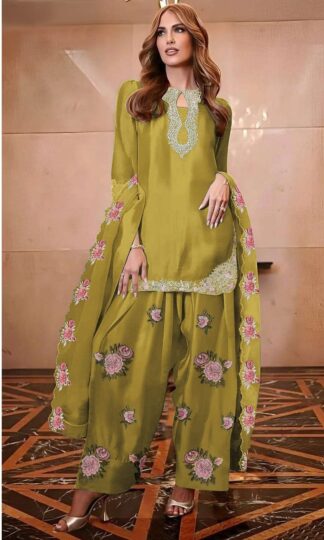 AZURE 5951 E HANIA AMIR LATEST PAKISTANI SUITS WHOLESALERAZURE 5951 E HANIA AMIR LATEST PAKISTANI SUITS WHOLESALER
