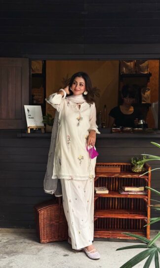 AD 246 FARSHI SALWAR SUITS SUPPLIER IN SURATAD 246 FARSHI SALWAR SUITS SUPPLIER IN SURAT