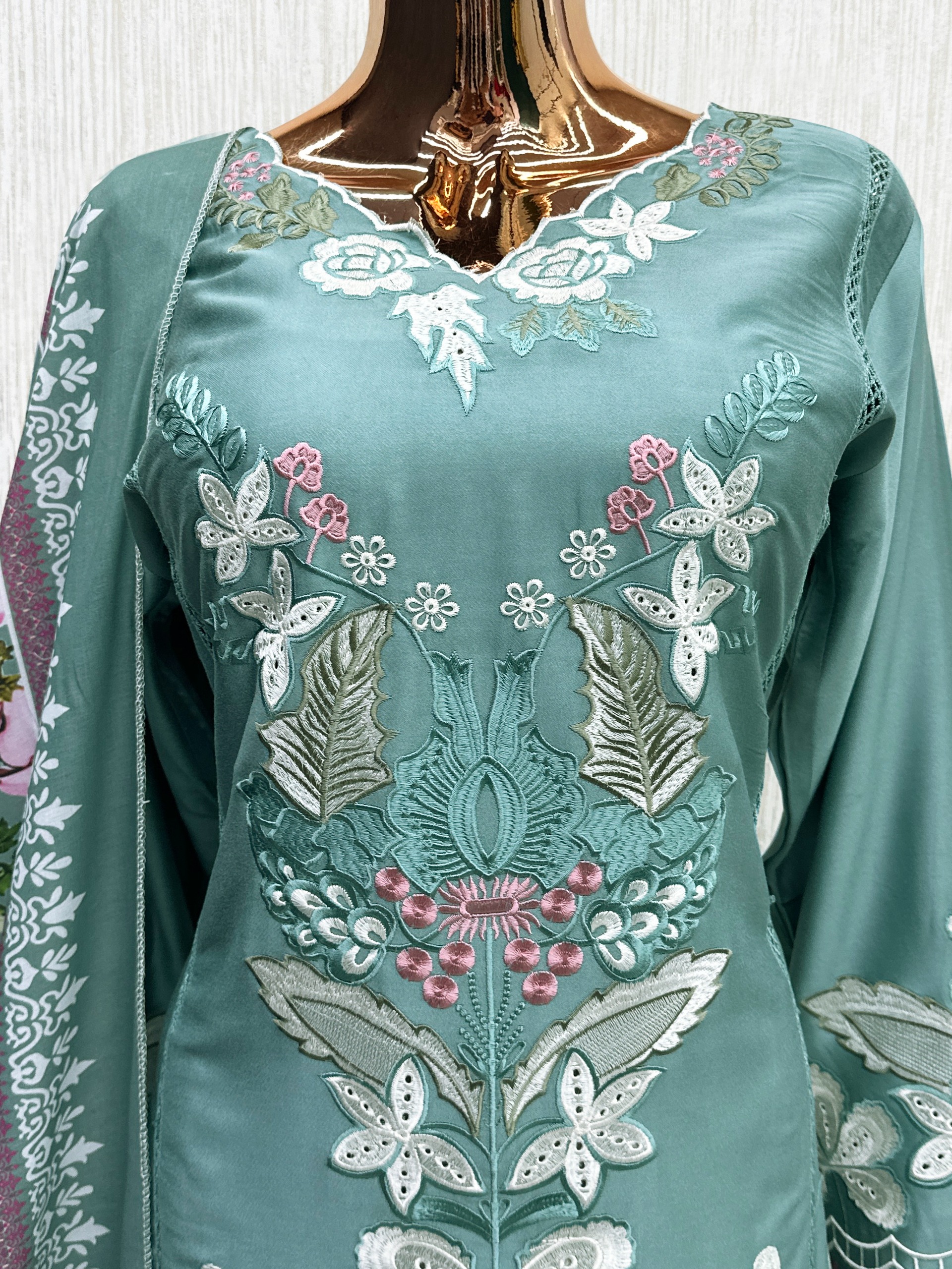AK - 47 PAKISTANI KAFTAN SUITS ONLINE SUPPLIER