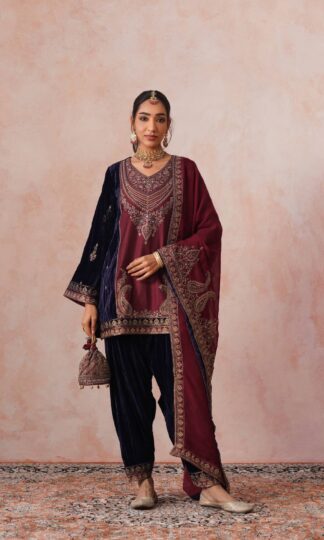 BE 522 PAKISTANI VELVET SALWAR SUITS ONLINE SUPPLIERBE 522 PAKISTANI VELVET SALWAR SUITS ONLINE SUPPLIER