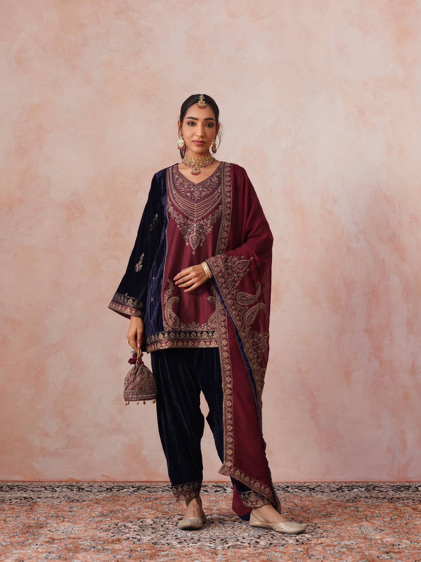 BE 522 PAKISTANI VELVET SALWAR SUITS ONLINE SUPPLIER (#166339)