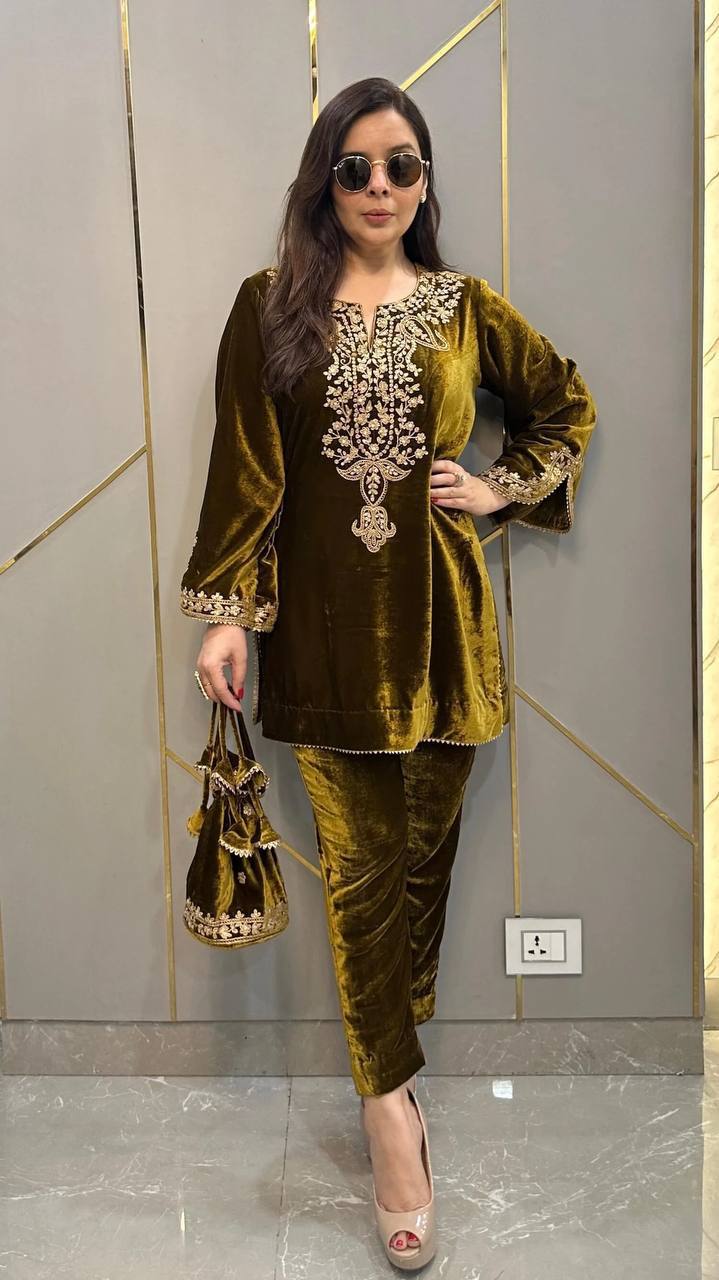 LC 1156 PAKISTANI VELVET KURTI PLAZZO SUIT ONLINE COLLECTION (#166216)