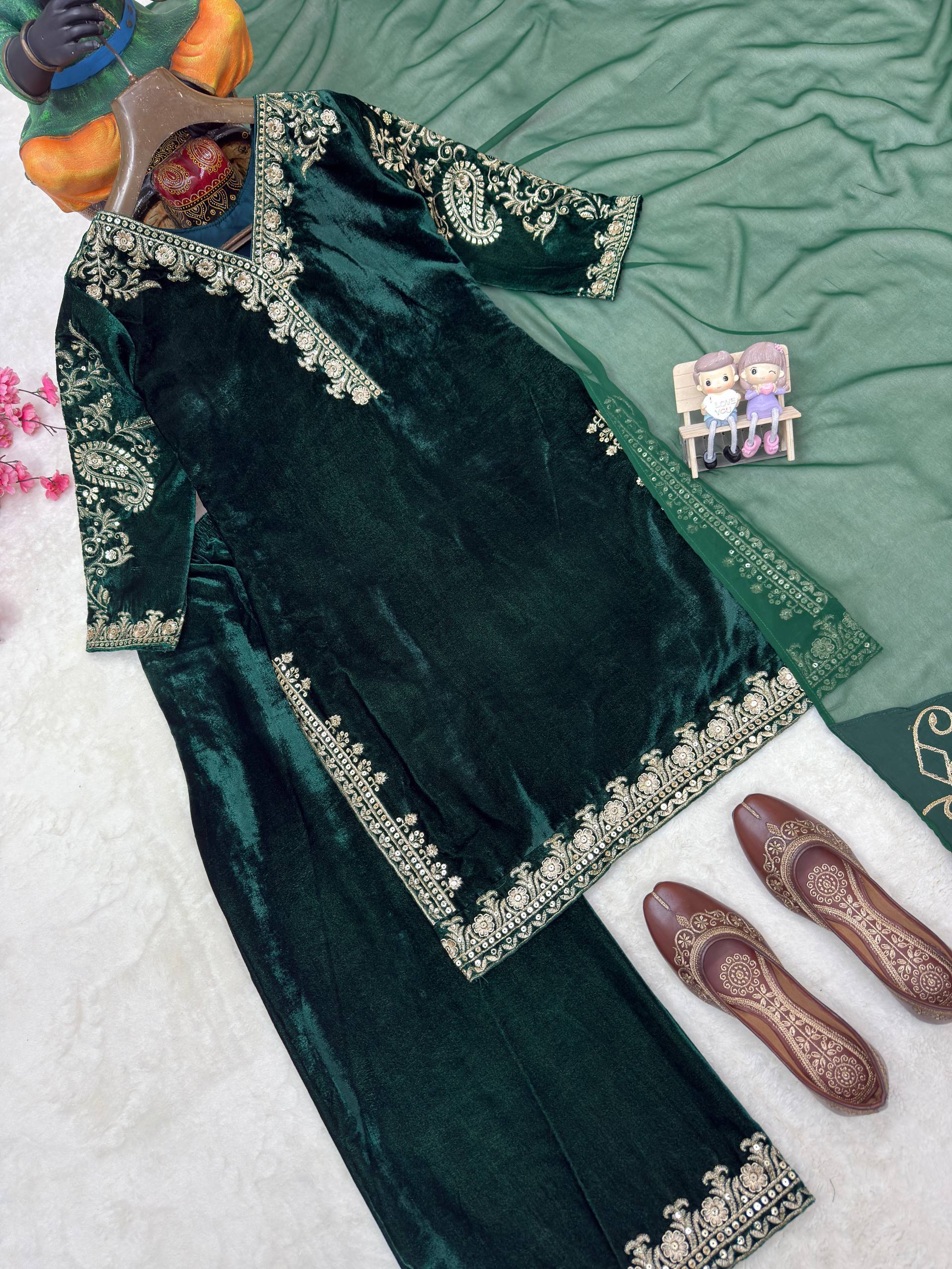 LC 1516 PAKISTANI VELVET SHARARA SUIT ONLINE COLLECTION - Image 4