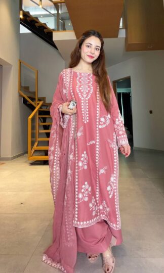 LG 2151 PAKISTANI KURTI PENT WITH DUPATTA SET ONLINELG 2151 PAKISTANI KURTI PENT WITH DUPATTA SET ONLINE