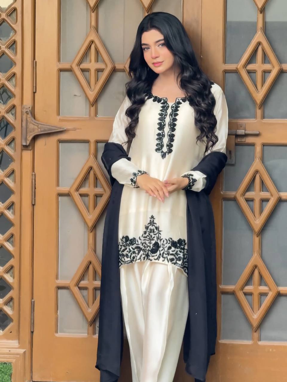 LM 43 PAKISTANI FARSHI SALWAR SUIT ONLINE WHOLESALE (#166143)