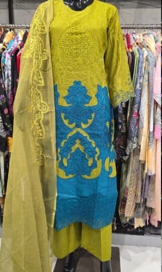 SAPPHIRE EMBROIDERED MARIAB-30 READYMADE PAKISTANI SUITS ONLINESAPPHIRE EMBROIDERED MARIAB-30 READYMADE PAKISTANI SUITS ONLINE