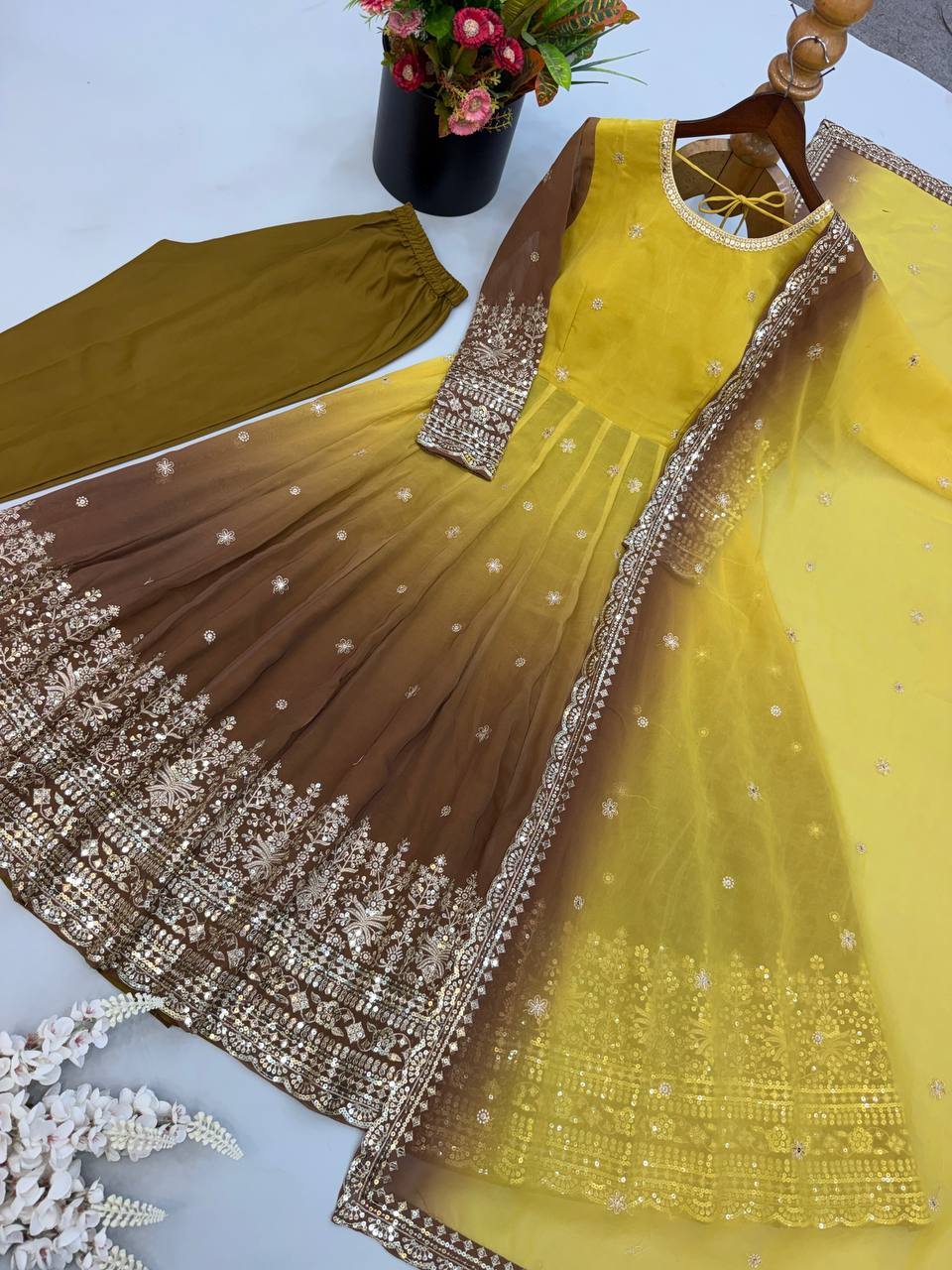 SR 1725 TRENDING DESIGNER ANARKALI GOWN ONLINE WHOLESALE