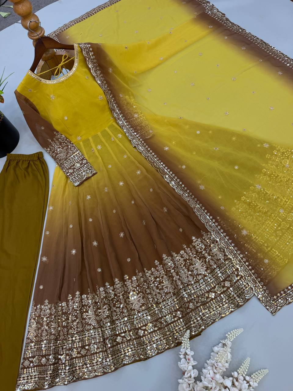 SR 1725 TRENDING DESIGNER ANARKALI GOWN ONLINE WHOLESALE - Image 4